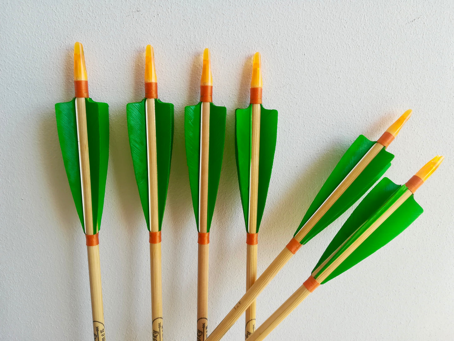 Premium Wooden Arrows, 4 Feathers - Plastic Nock (half dozen)