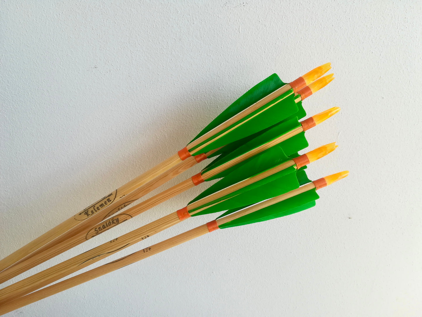 Premium Wooden Arrows, 4 Feathers - Plastic Nock (half dozen)