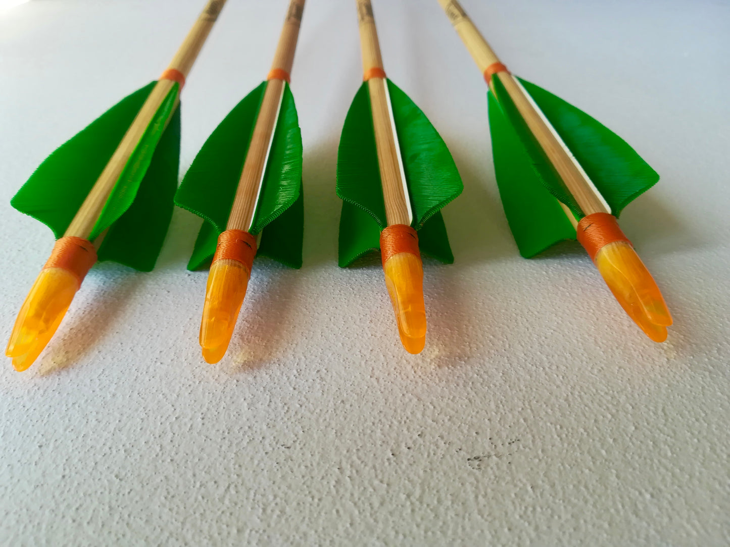 Premium Wooden Arrows, 4 Feathers - Plastic Nock (half dozen)